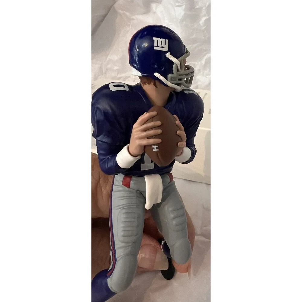 HALLMARK Keepsake NEW 2010 FOOTBALL LEGENDS ELI MANNING NFL  Christmas ORNAMENT